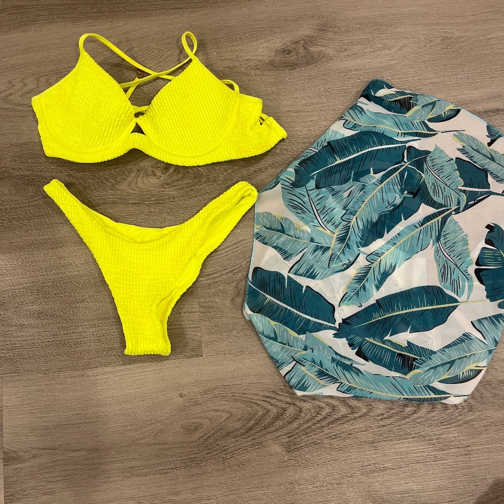 Bikini w sarrong